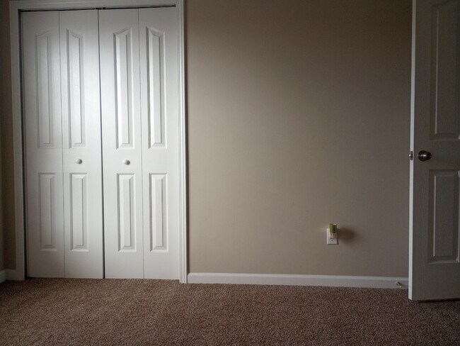 Building Photo - 3 Bedroom 2.5 Bathrooms