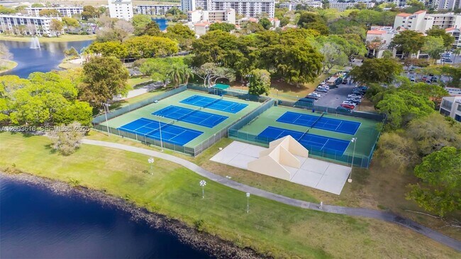 Building Photo - 2322 S Cypress Bend Dr