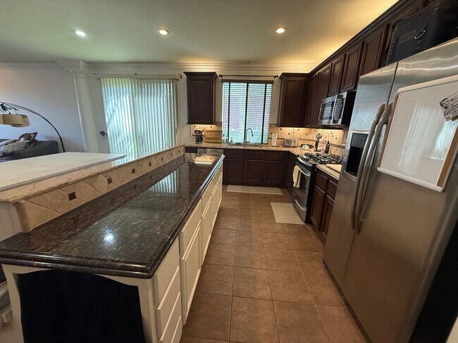 Building Photo - 3-Bedroom Single-Story Home with Smart Features & Remodeled Kitchen in Castaic!