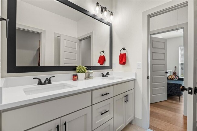 Building Photo - 3200 SW Rosemont Ave