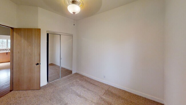 Building Photo - Spacious Single Story 3-Bedroom Home Beaut...