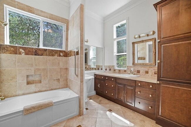 Building Photo - 500 Konstanty Cir