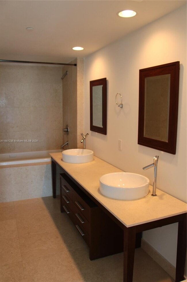 Building Photo - 465 Brickell Ave