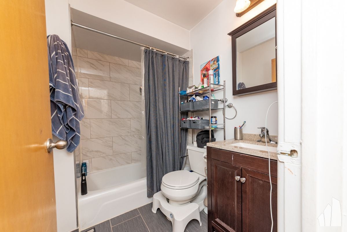 Building Photo - 520 W Aldine Ave