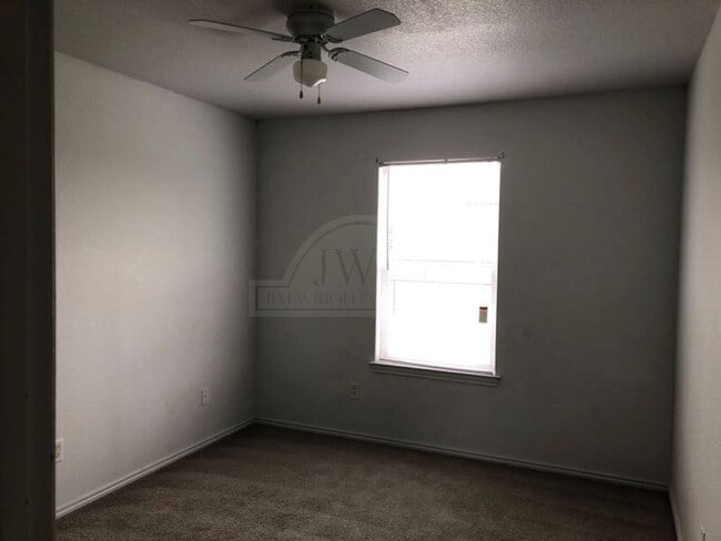 Building Photo - 5704 Redstone Dr
