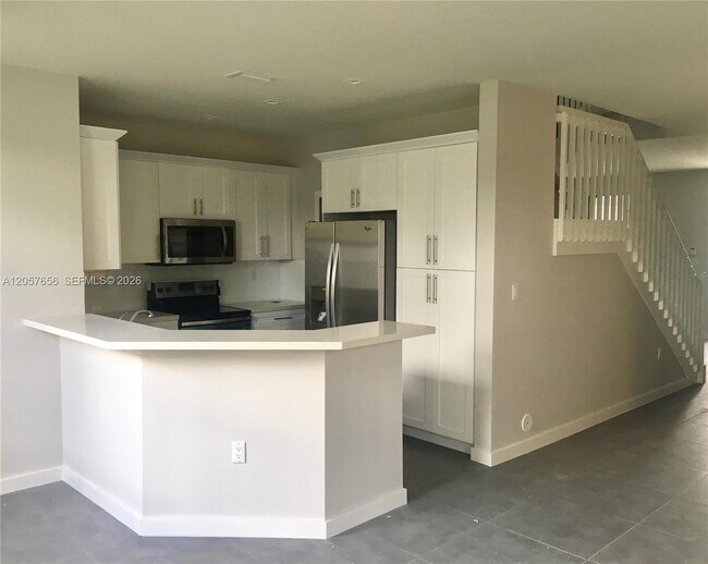 Building Photo - 3670 SW 69th Ave