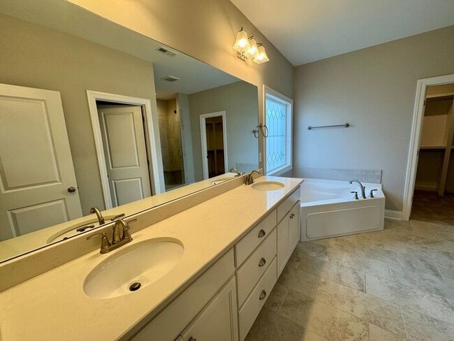 Building Photo - Look and Lease