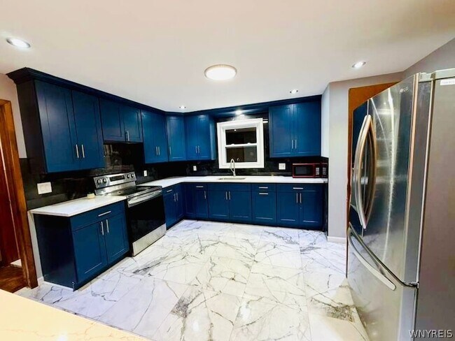 Building Photo - 2791 N Forest Rd