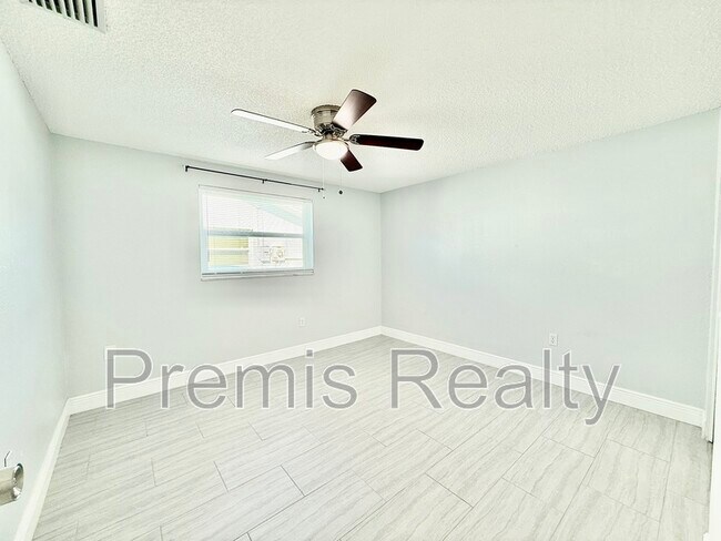 Building Photo - 11950 107th Ave N