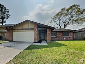 Building Photo - Move-in Today