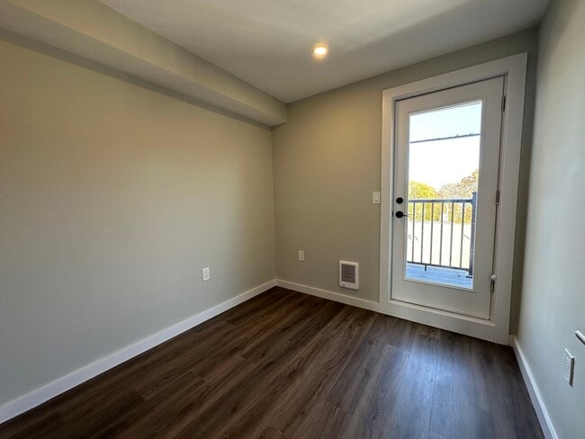 Building Photo - 33 Copeland St