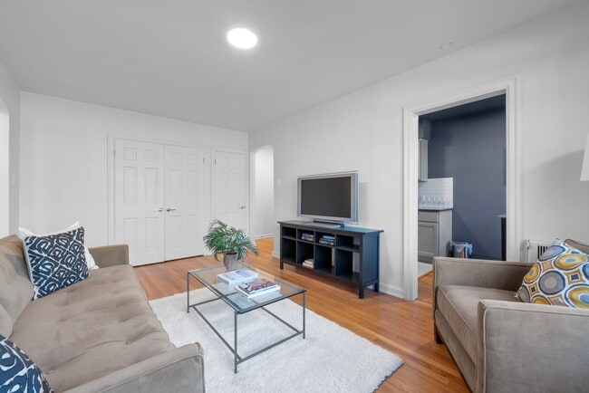 Interior Photo - La Grande Jatte Apartments