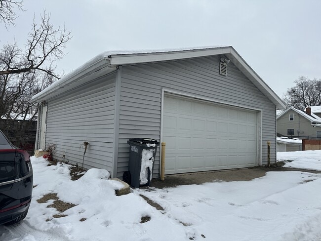 Building Photo - 579 W 3rd St