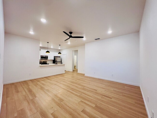 Building Photo - Spacious 3-Bedroom Townhouse Near Texas Tech