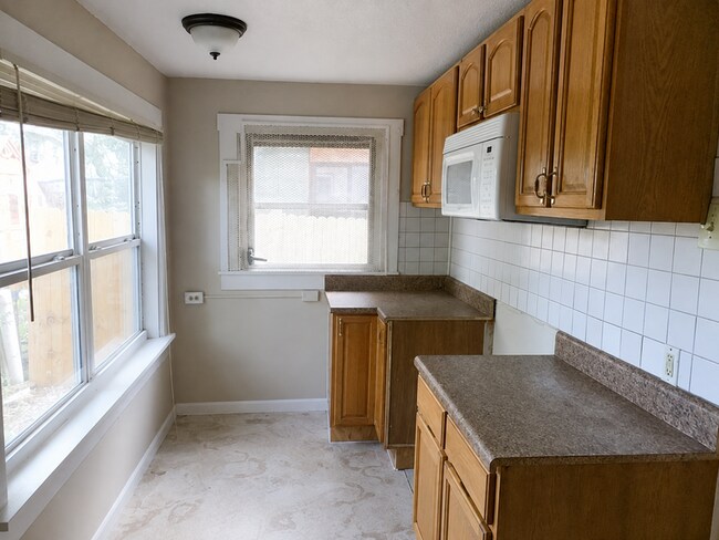 Building Photo - 975 13th Ave S