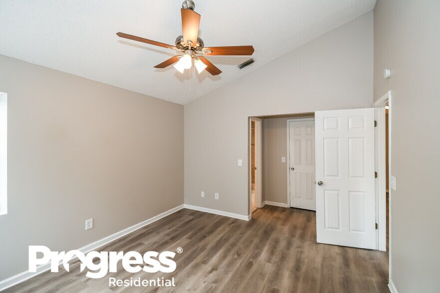 Building Photo - 8790 Townsquare Dr S