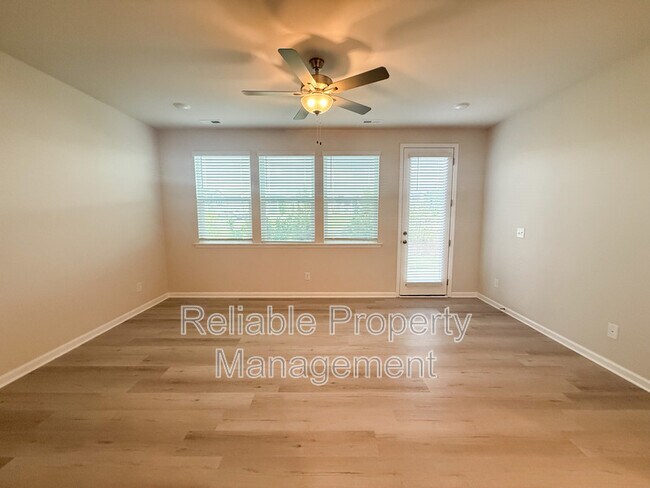Building Photo - 124 Kobus Ct