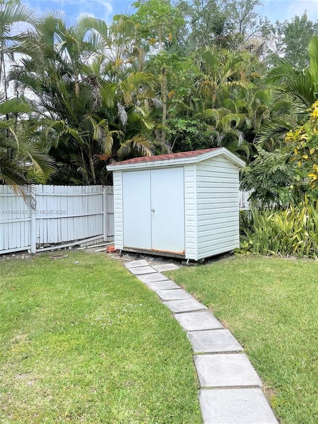 Building Photo - 5116 SW 57th Ave