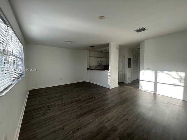 Building Photo - 1720 NE 33rd Ave