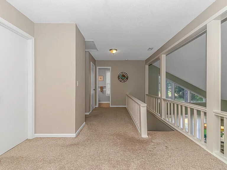 Building Photo - 163 Parkview Dr