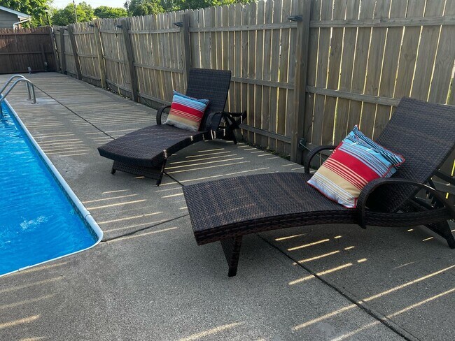 Building Photo - Private Pool, Firepit, BBQ - A FUN place to RELAX. Fully furnished and fully stocked.