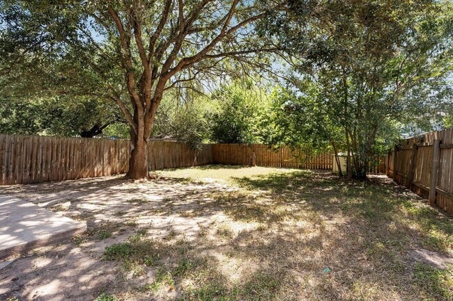 Building Photo - 10643 Marshitahs Way