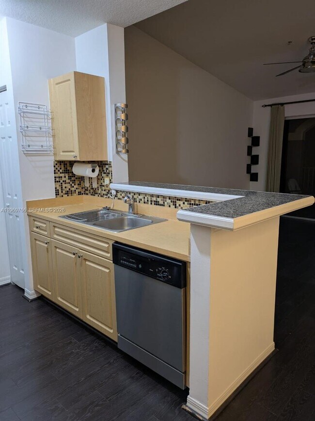 Building Photo - 6831 SW 44th St