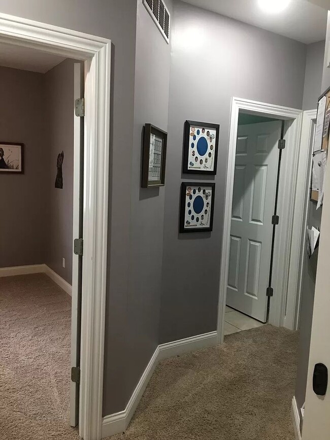 Building Photo - Beautiful 5 Bedroom 3 Bath home Sherman Illinois $2300