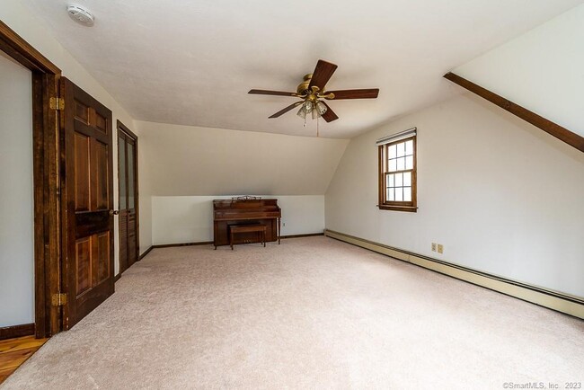 Building Photo - 131 Hemlock Dr