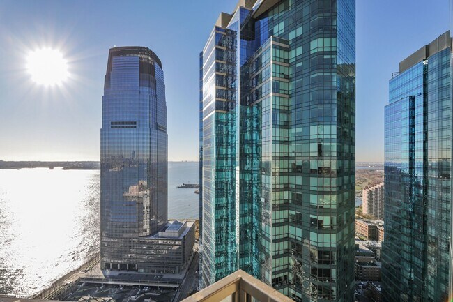Building Photo - 99 Hudson St