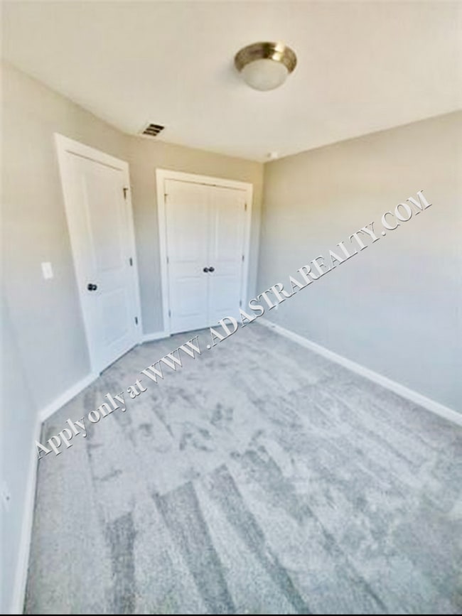Building Photo - Nice 3 Bed 3 Bath Townhome in Louisburg -A...