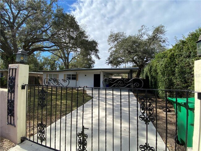 Building Photo - 460 Card Ave