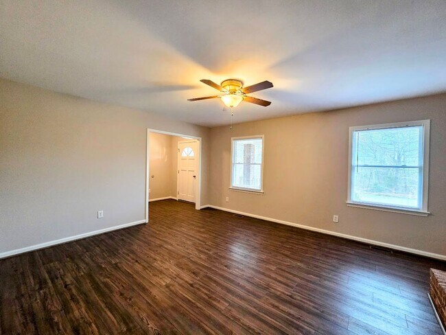 Building Photo - 3 Bedroom Brick Home Easley, SC