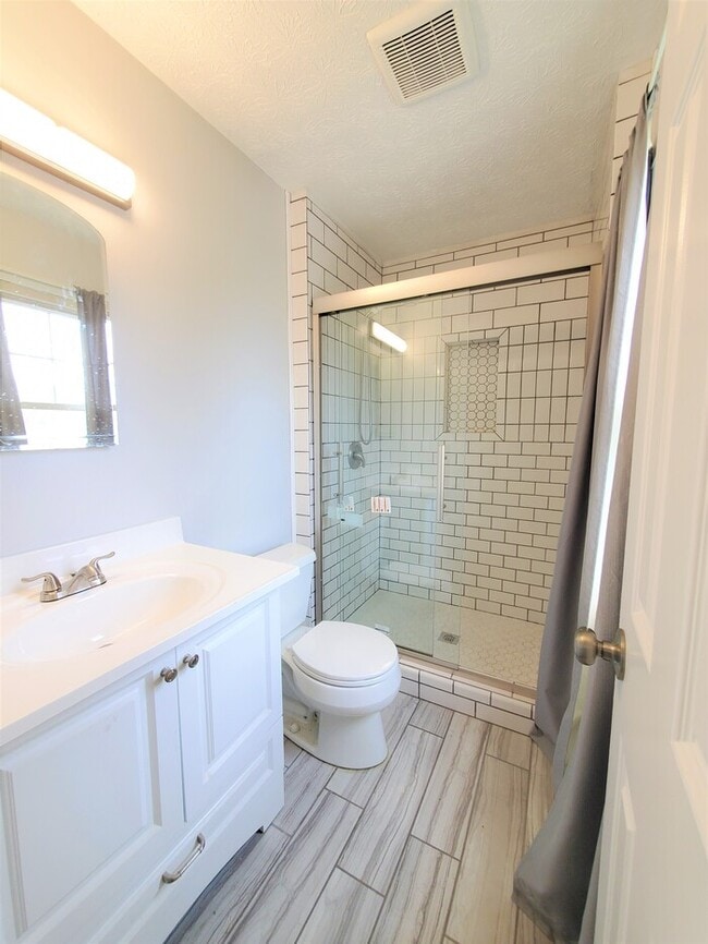 Building Photo - Renovated 4 bed in Westerville!