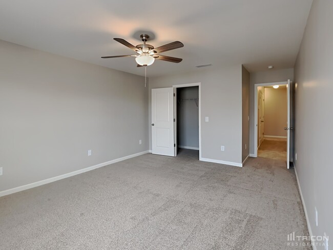 Building Photo - 5007 Red Poll Dr