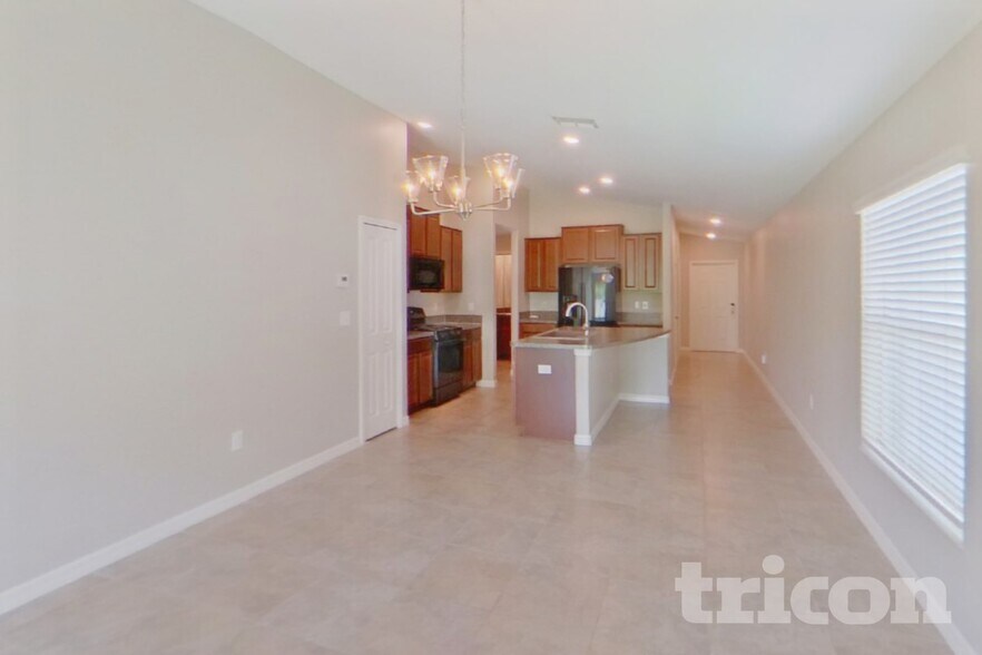 Building Photo - 5151 White Chicory Dr
