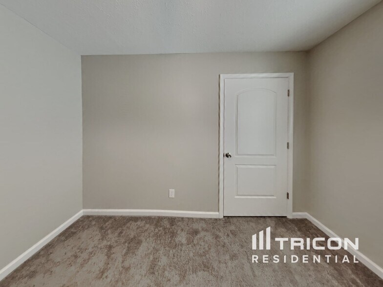 Building Photo - 1094 Tomahawk Pl