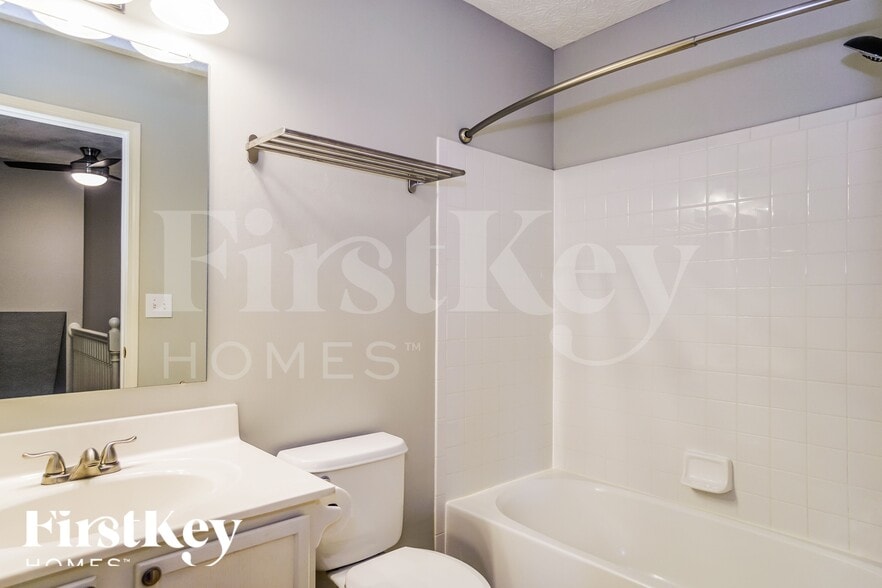 Building Photo - 2973 Seeger St