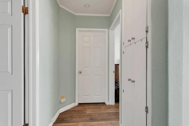 Building Photo - 227 Valle Vista Ave