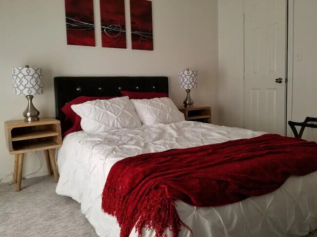 Building Photo - FULLY FURNISHED RESORT STYLE LIVING WITH MOUNTAIN VIEWS MOVE IN TODAY