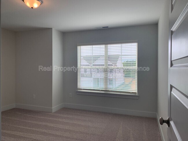 Building Photo - 150 Steppe Wy