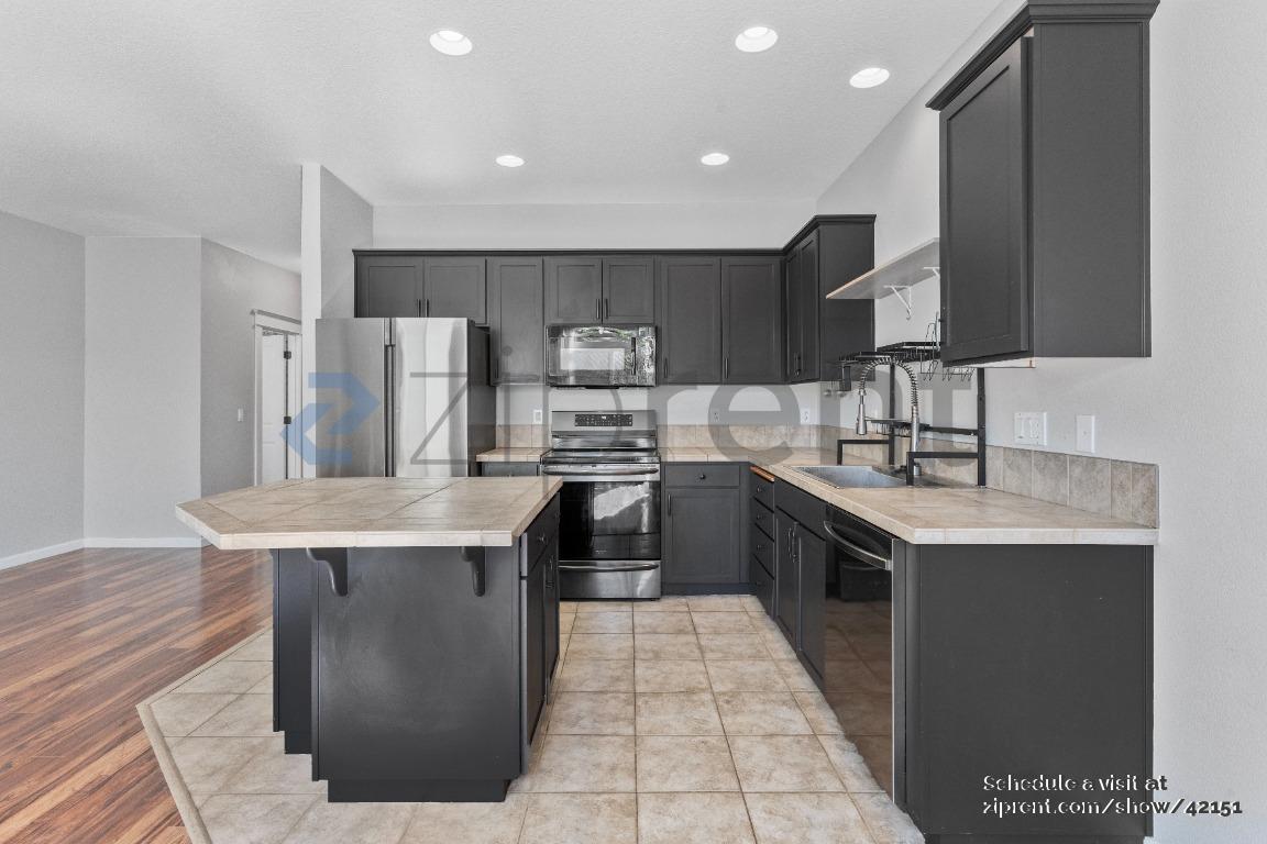 Building Photo - 5017 SW Wentworth Terrace