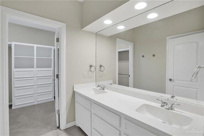 Building Photo - 21 Bales Rd