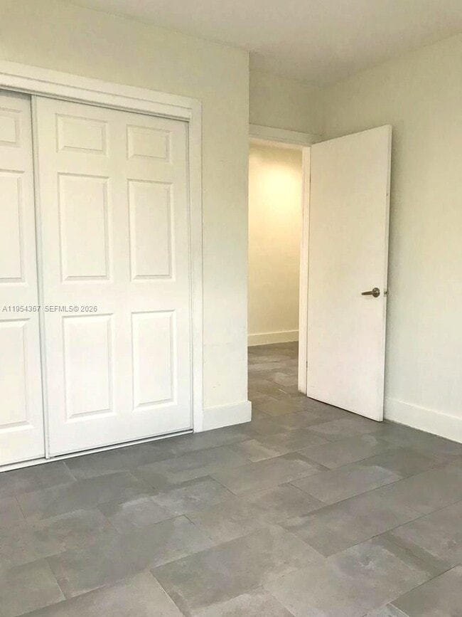 Building Photo - 17031 NE 21st Ave