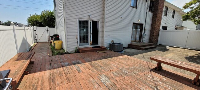 Building Photo - 6 Albergo Ct