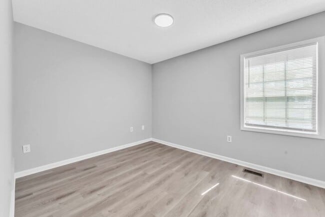 Building Photo - *NEWLY RENOVATED* 3 Bedroom Townhouse in Downtown Spartanburg