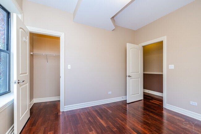 Building Photo - 1367 E 64th St