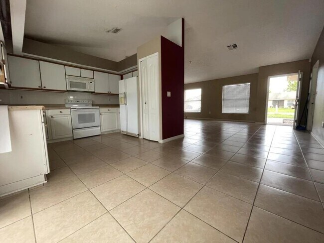Building Photo - 723 Dromedary Dr