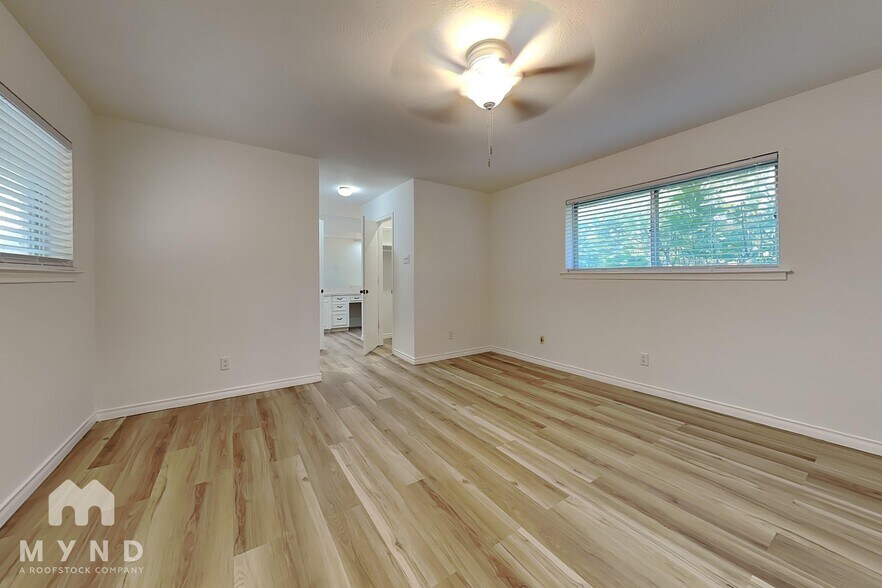 Building Photo - 810 Bradfield Dr