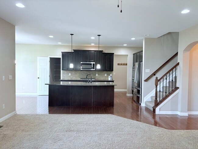 Building Photo - Charming 4 beds 2 bath in Lewis Center!
